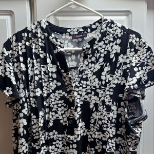 Cecico Women's Black and White Floral Top